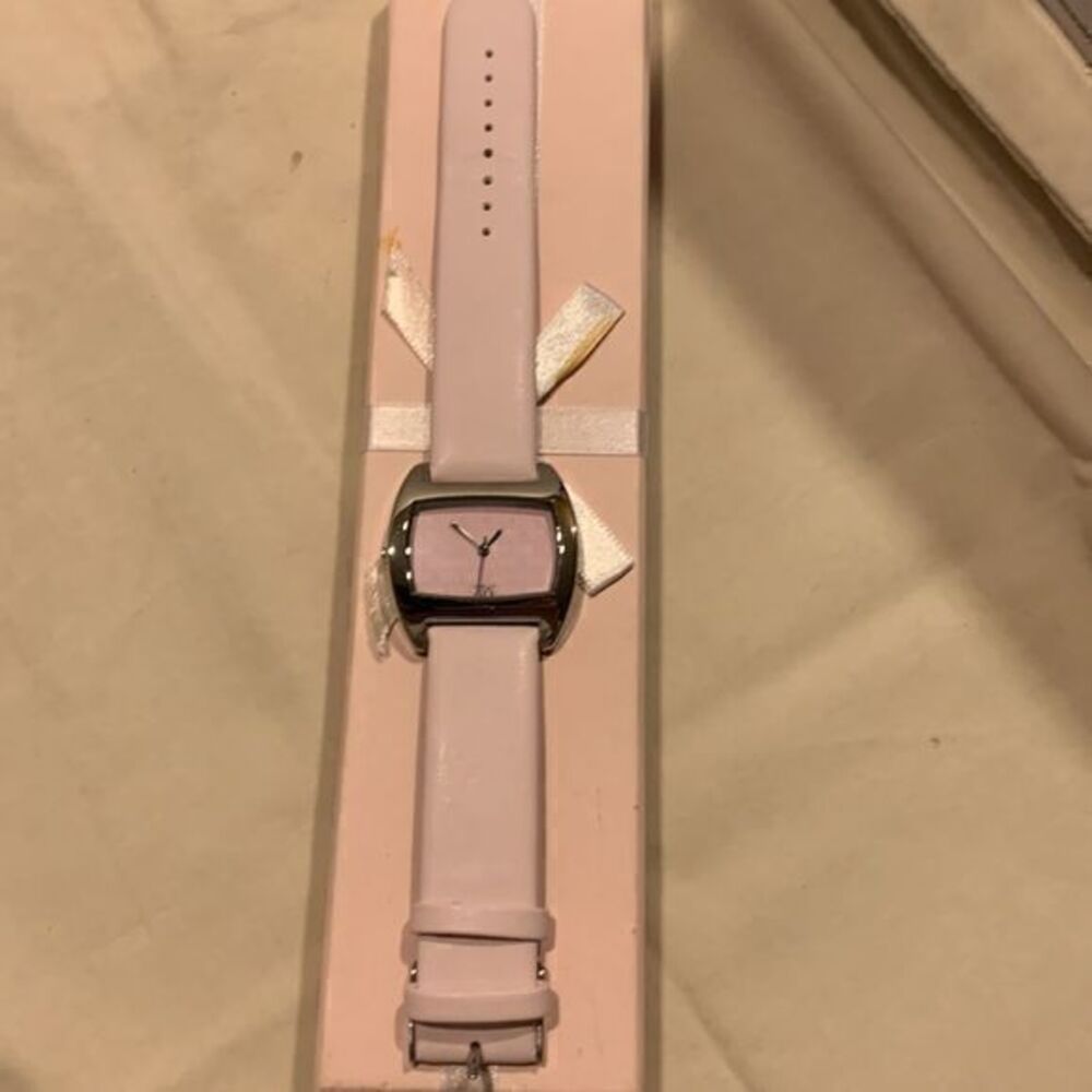 NWOT, Vintage Collector’s Beautiful Pink Mary Kay Wrist Watch. Original Box
